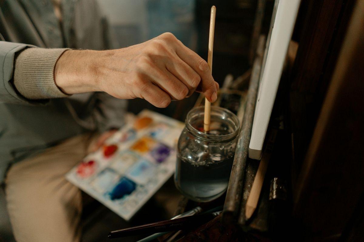 persona pintando