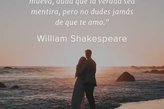 Frases de amor de escritores: duda que el sol se mueva, duda que la verdad sea mentira, pero no dudes jamás de que te amo, de William Shakespeare