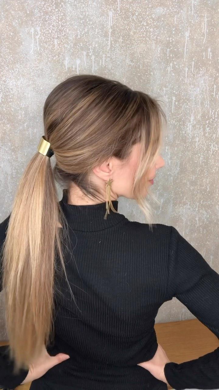 mujer pelo suelto coleta baja recta
