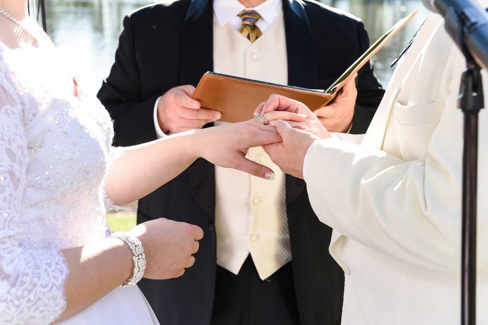 Casarse ante notario: boda civil ante notario