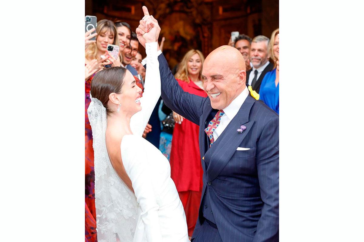 Marta López y Kiko Matamoros celebran su enlace a las puertas de la iglesia