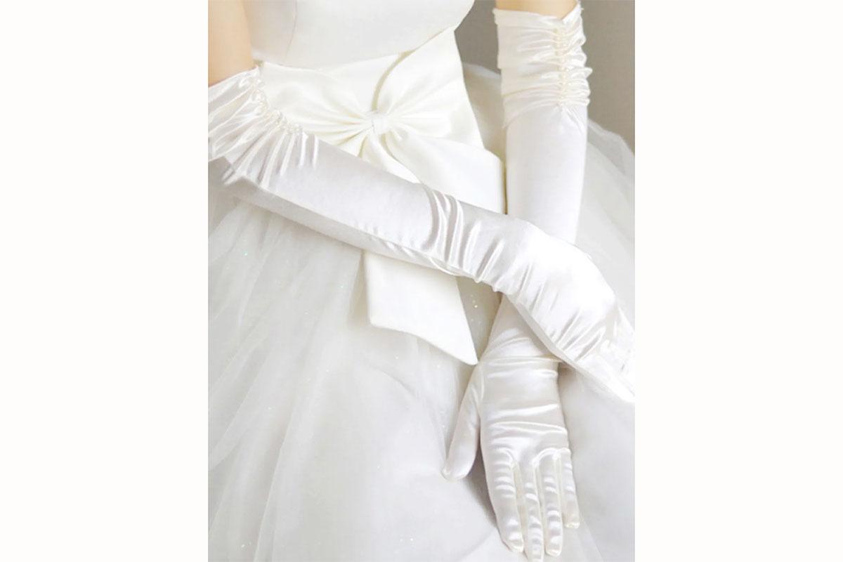 Quiero llevar guantes!: complemento de novia más actual