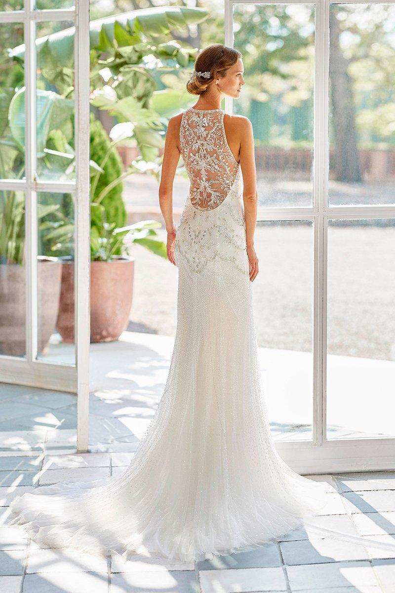Vestido de novia con impresionante espalda joya de la colección Gatsby de Rosa Clará 2022