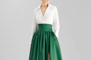 Madrina elegant sencilla: vestido de fiesta con falda verde y cuerpo blanco camisero