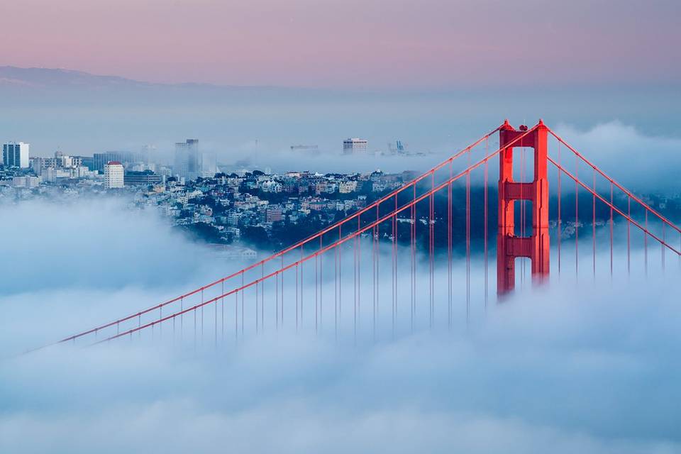 Сан-Франциско, мост Золотые Ворота и горизонт, идеальное место для медового месяца после свадьбы