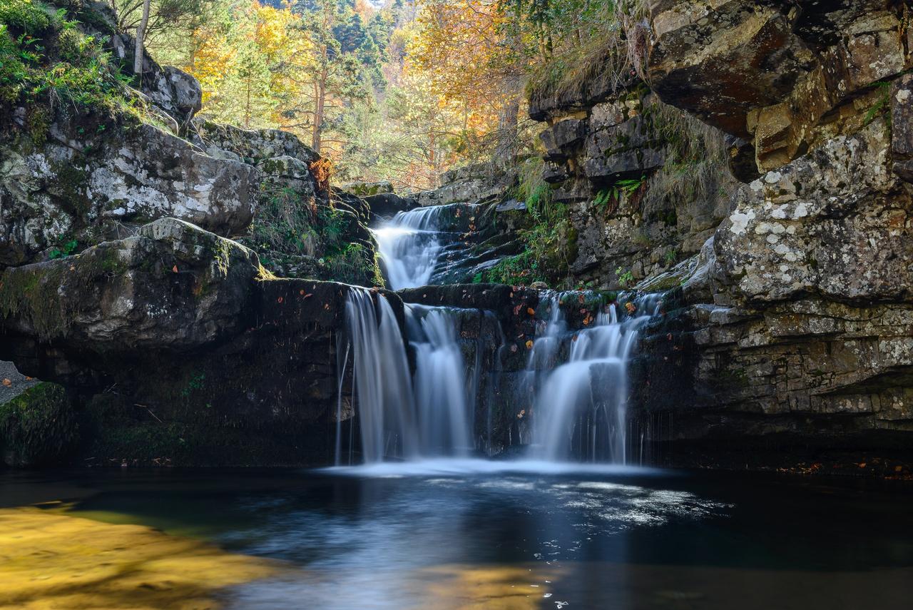 Cosas que hacer en La Rioja: visitar las cascadas de Puente Ra