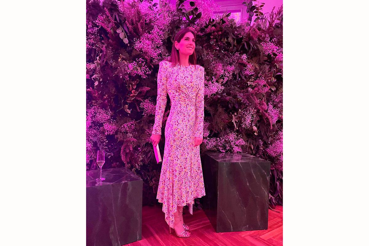 lourdes montes con vestido midi de flores