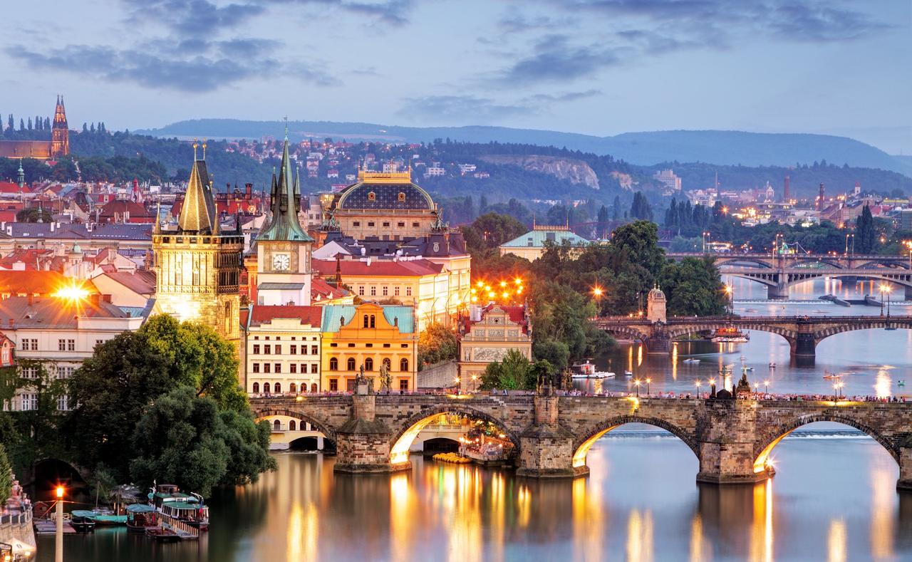 Luna miel barata: puente de Carlos, en Praga