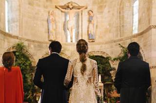 Imagen de María Pombo y Pablo Castellano el día de su boda en la ceremonia religiosa