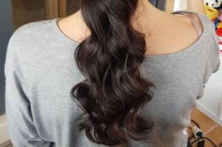 Peinados para bodas: coleta con trenza y ondas al agua