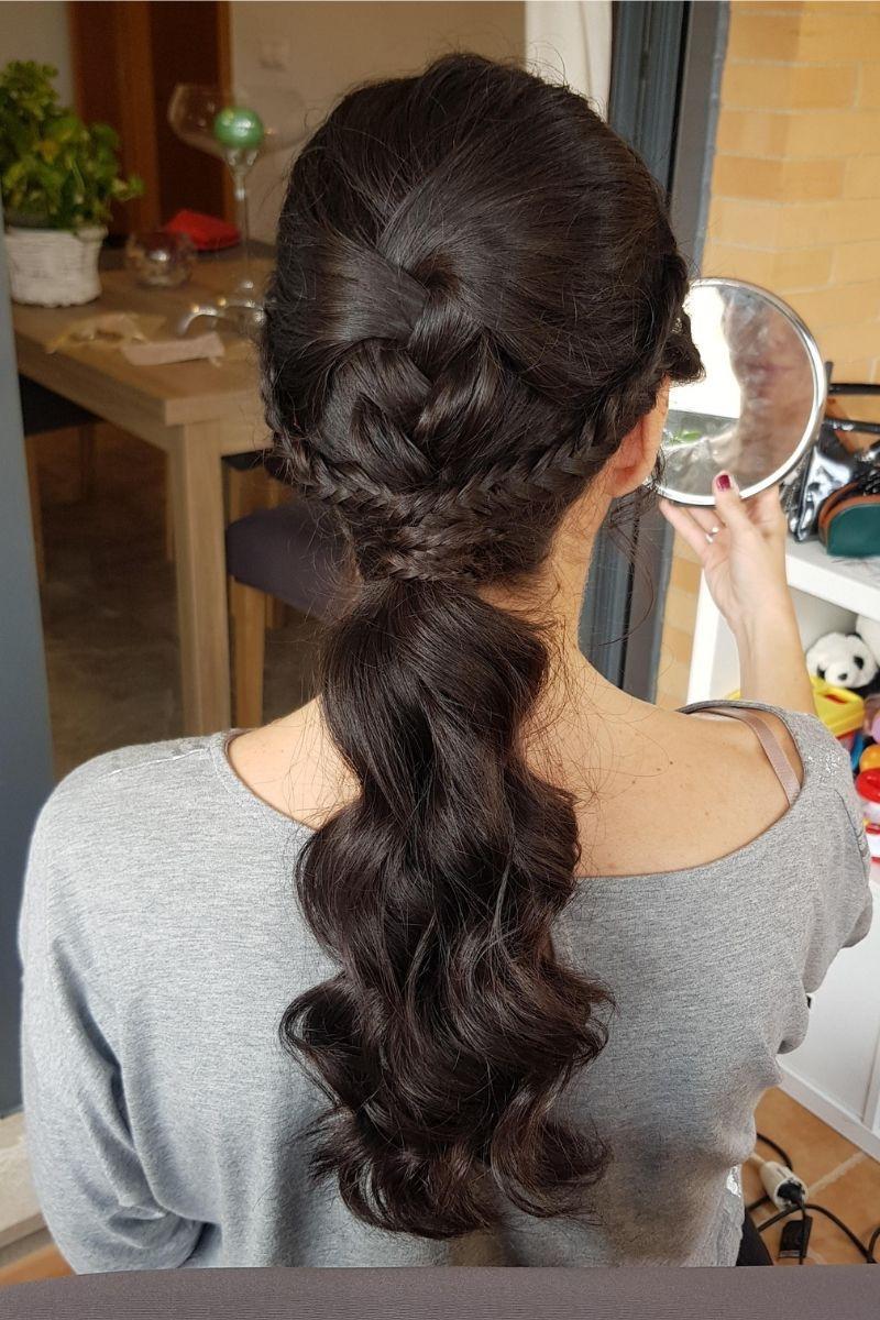 Peinados para bodas: coleta con trenza y ondas al agua