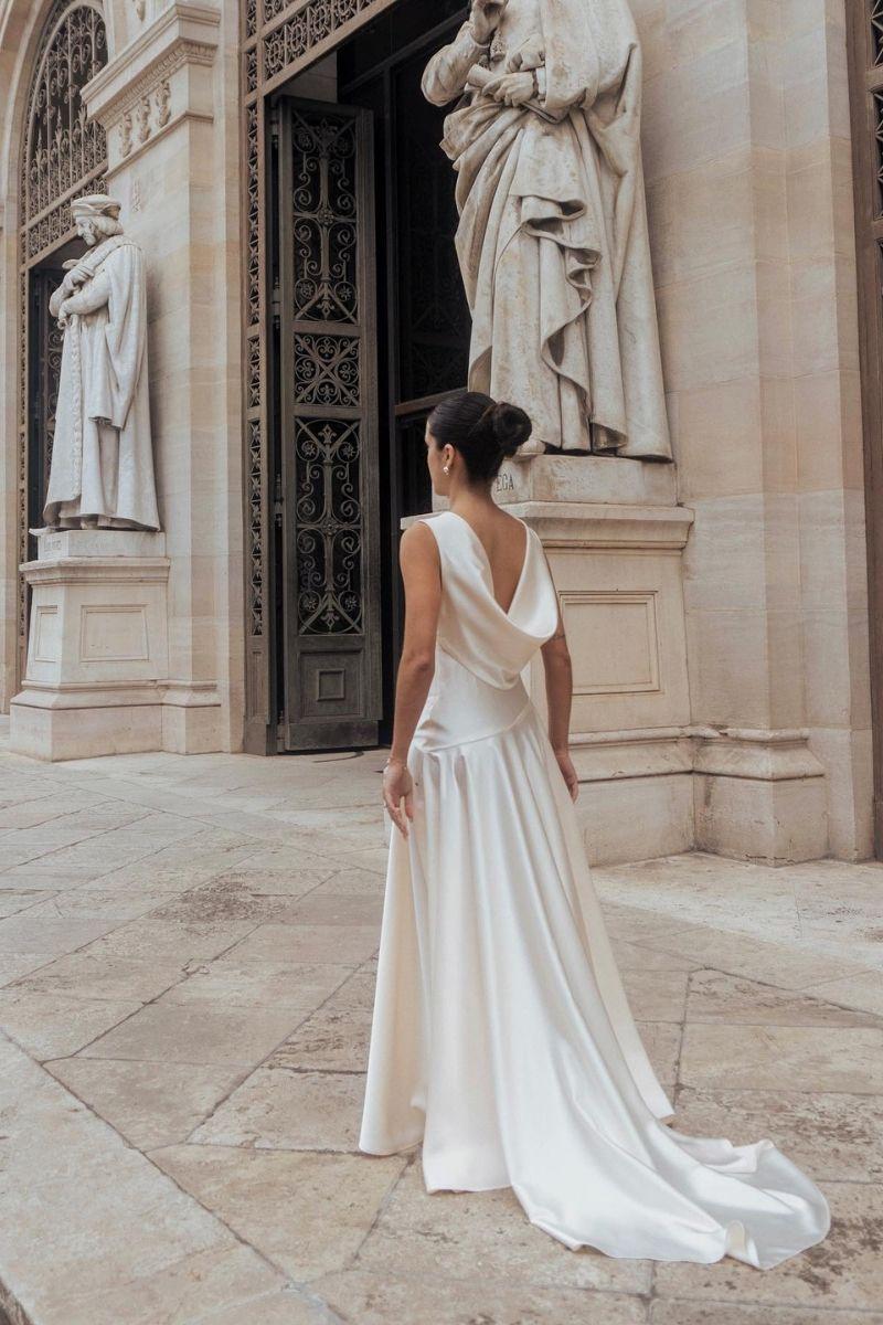 vestido handcrafted de la diseñadora paola barrod con la espalda descubierta