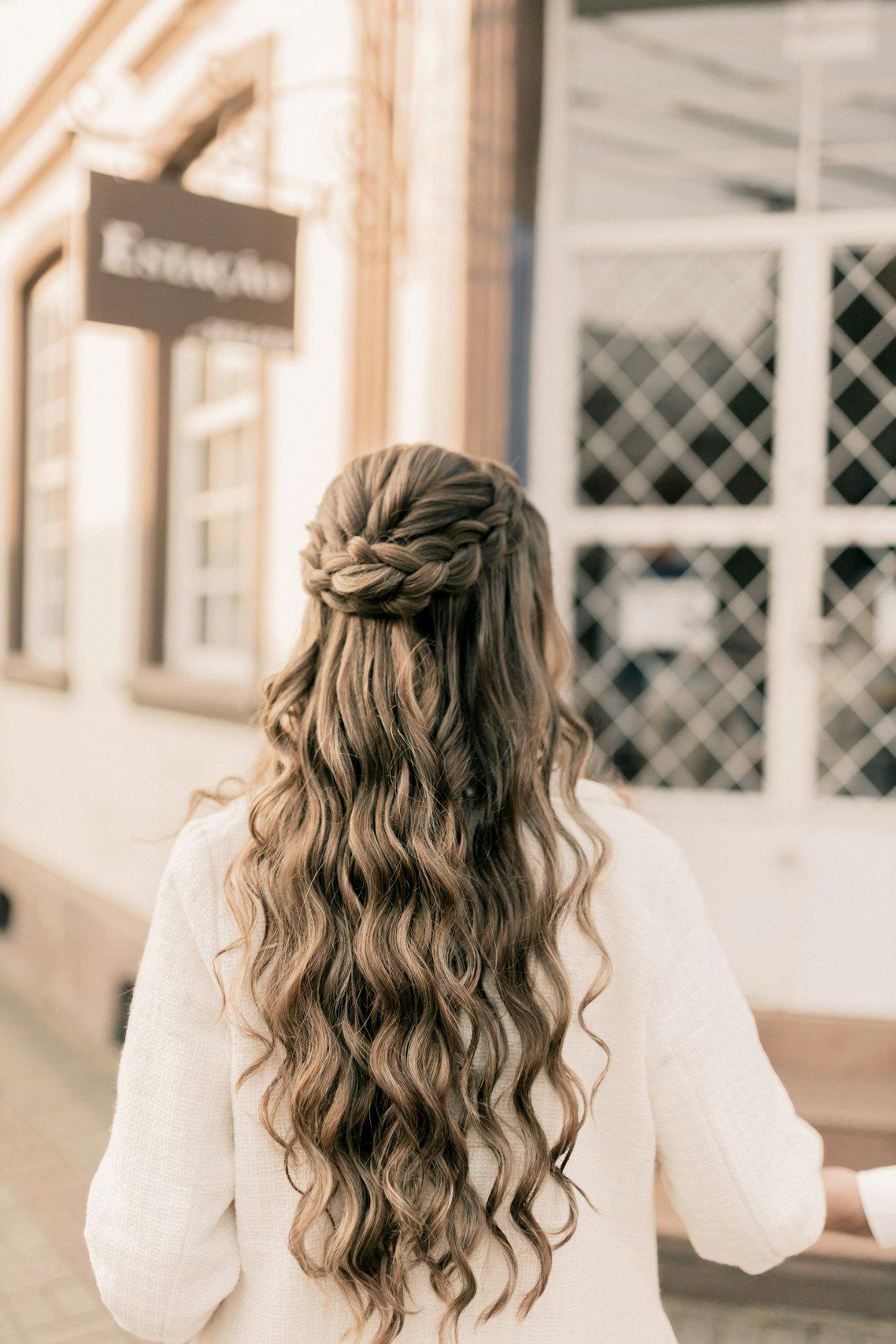 semirecogido con trenza pelo largo
