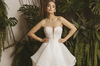 Vestido boda civil original, de escote corazón y con volantes