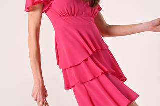 Vestido de fiesta corto con volantes en la falda