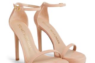 Zapatos para novia de color: sandalias en rosa suave