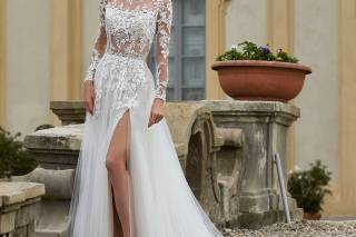 Vestido de novia de manga larga con abertura lateral en la falda