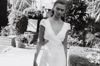 Vestido boda civil cut out con escote en V