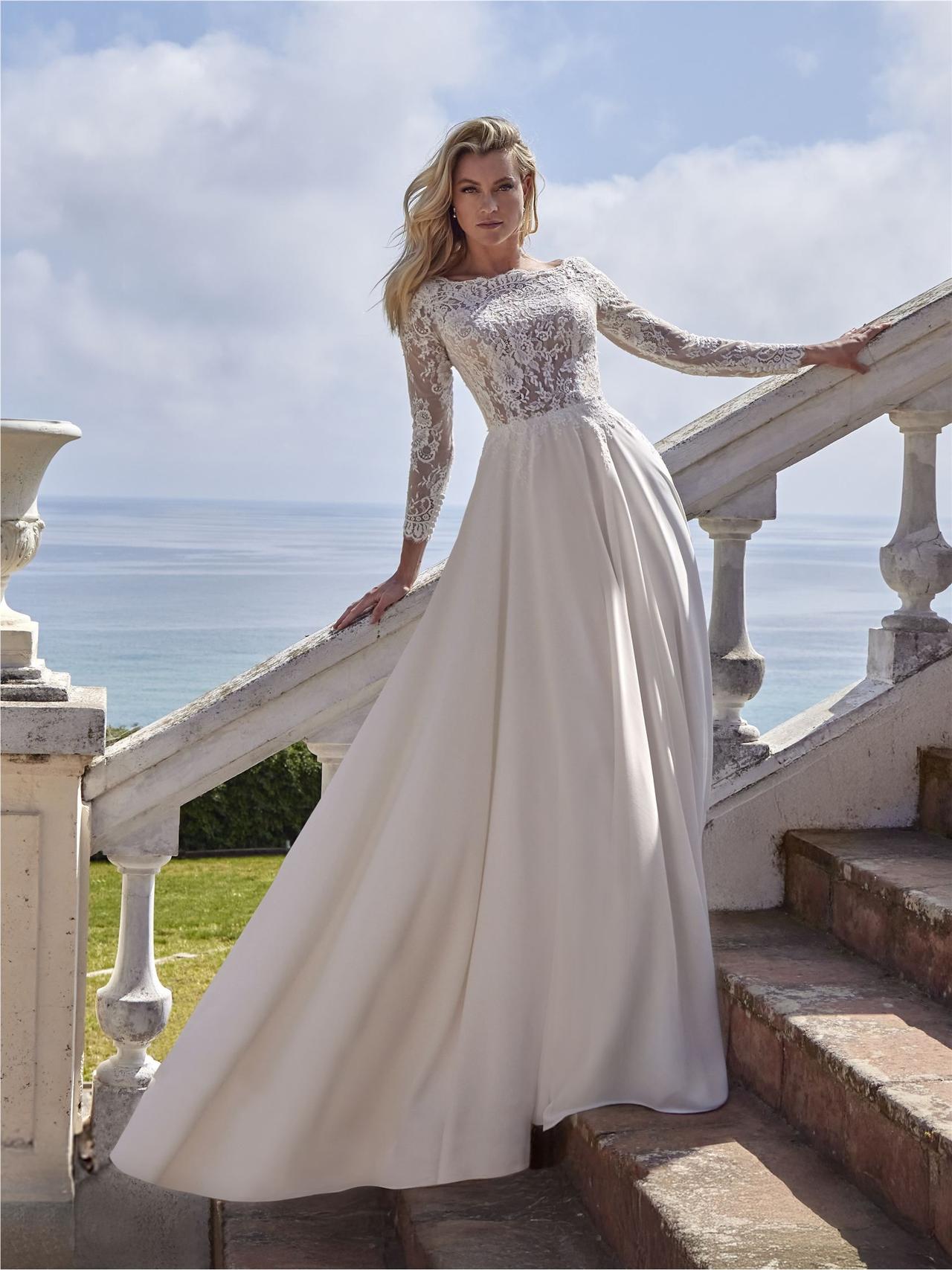 Vestido novia manga larga sencillo con escote barco