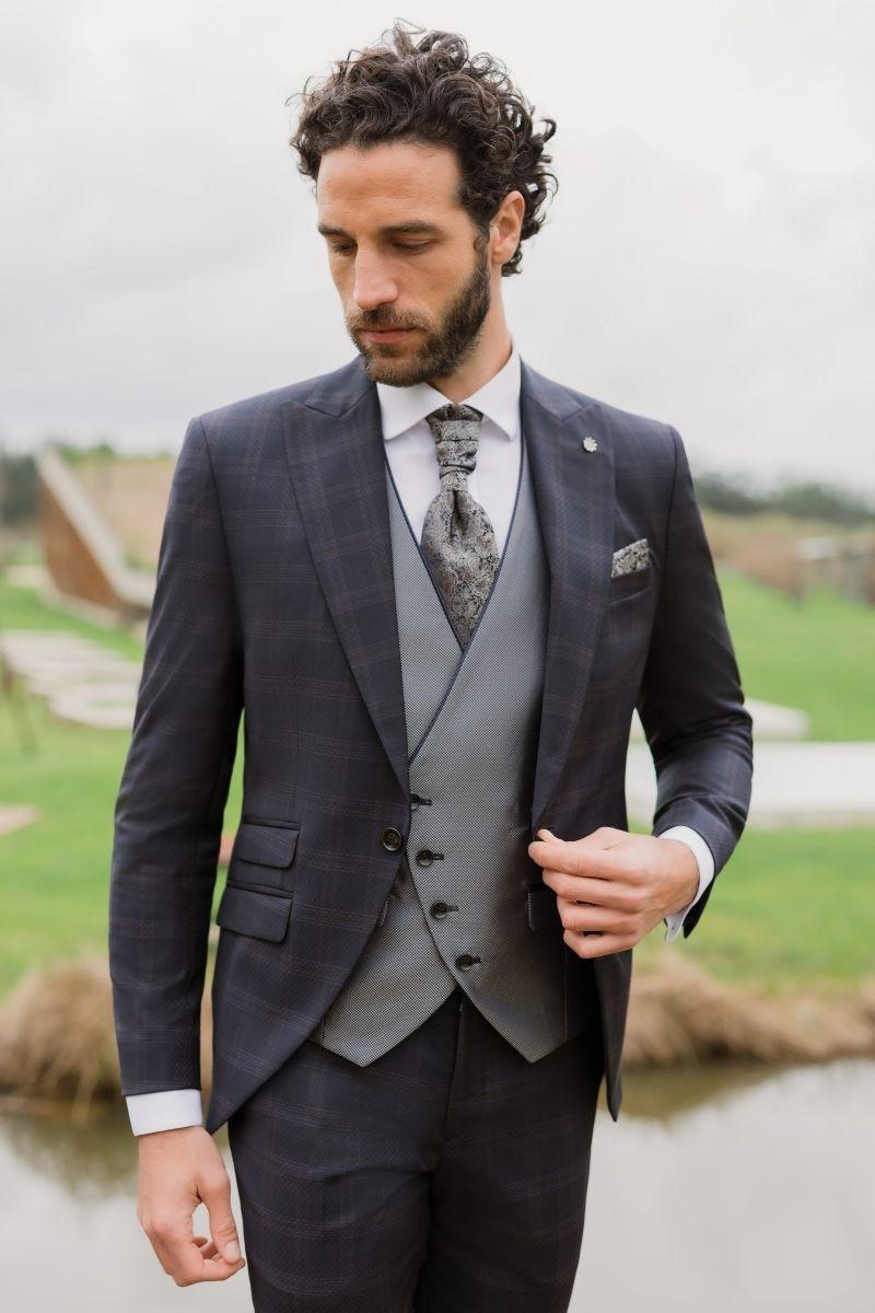 Novio con traje estampado de Paco Araque