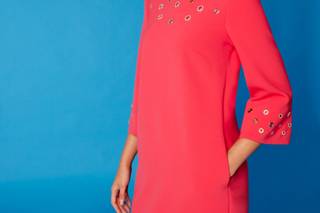 Vestidos cortos de fiesta rojos con detalles en dorado