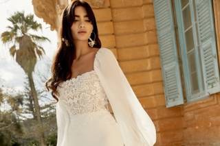 Vestidos de novia manga larga con sutiles transparencias y escote cuadrado
