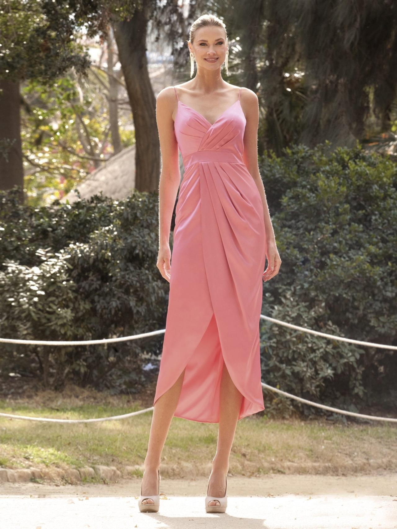 Vestido de cóctel con tirantes y falda tulipán
