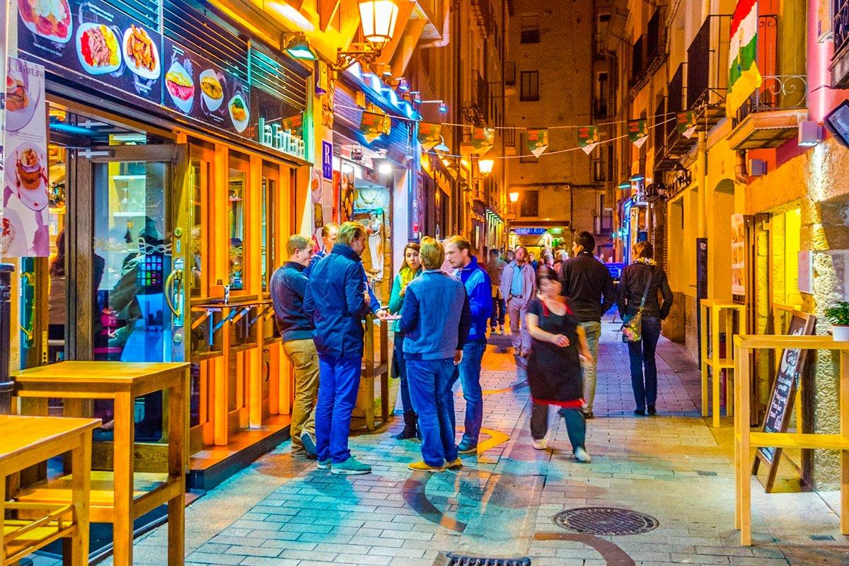 Qué hacer en Logroño en pareja: visitar la calle Laurel con sus bares