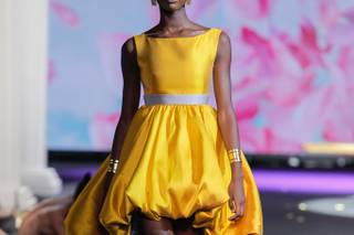 Vestidos de fiesta cortos amarillos, con falda abullonada
