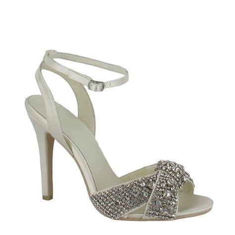 Zapatos de color para novia: sandalias en plata con pedrería