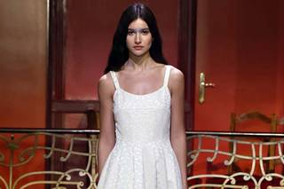 Vestido boda civil midi sencillo y escote en U
