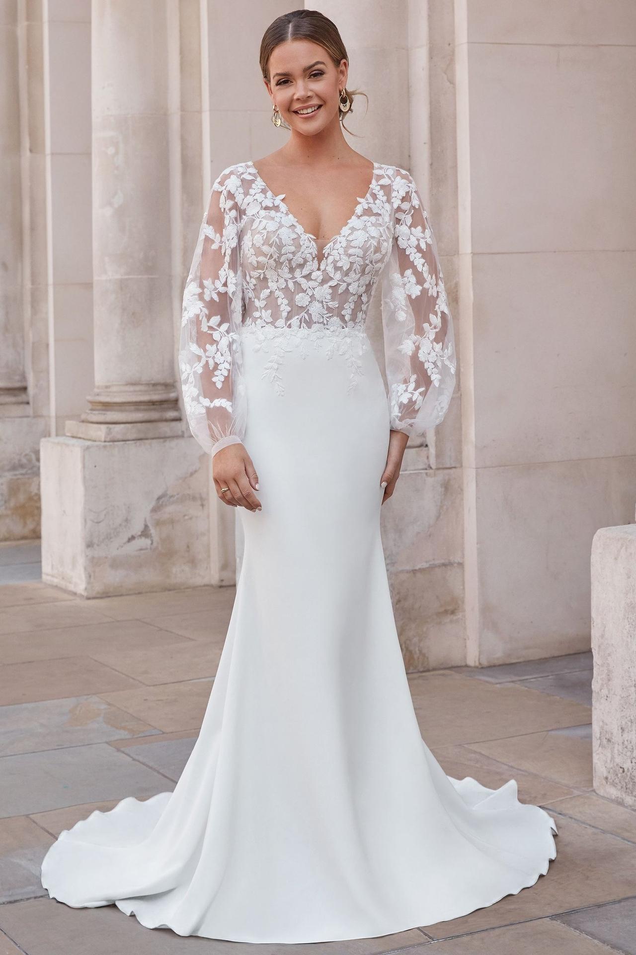 Vestidos de novia con manga larga y encaje, con escote en pico