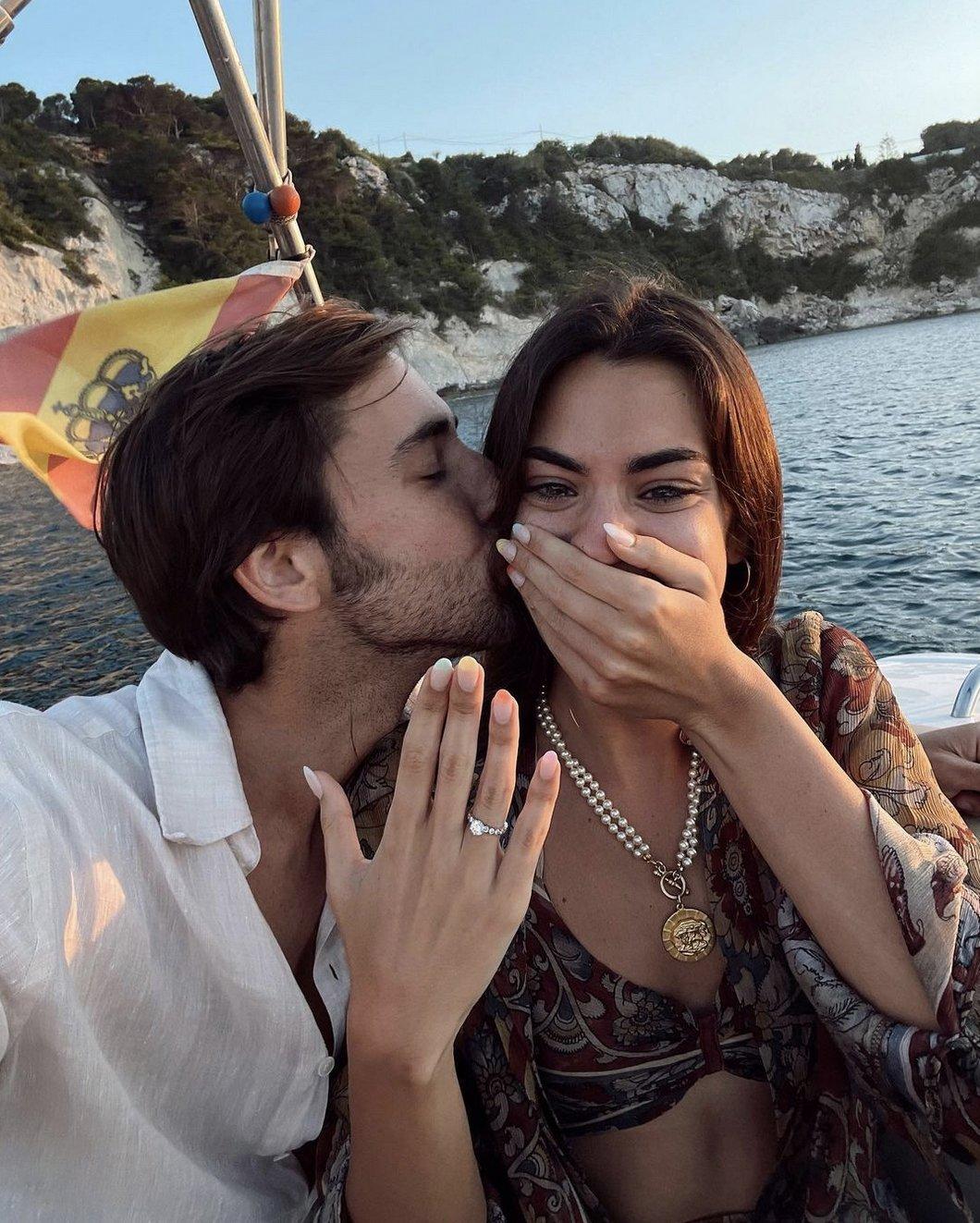 Anillo de compromiso de Marta Lozano justo después de la pedida de mano y antes de la boda