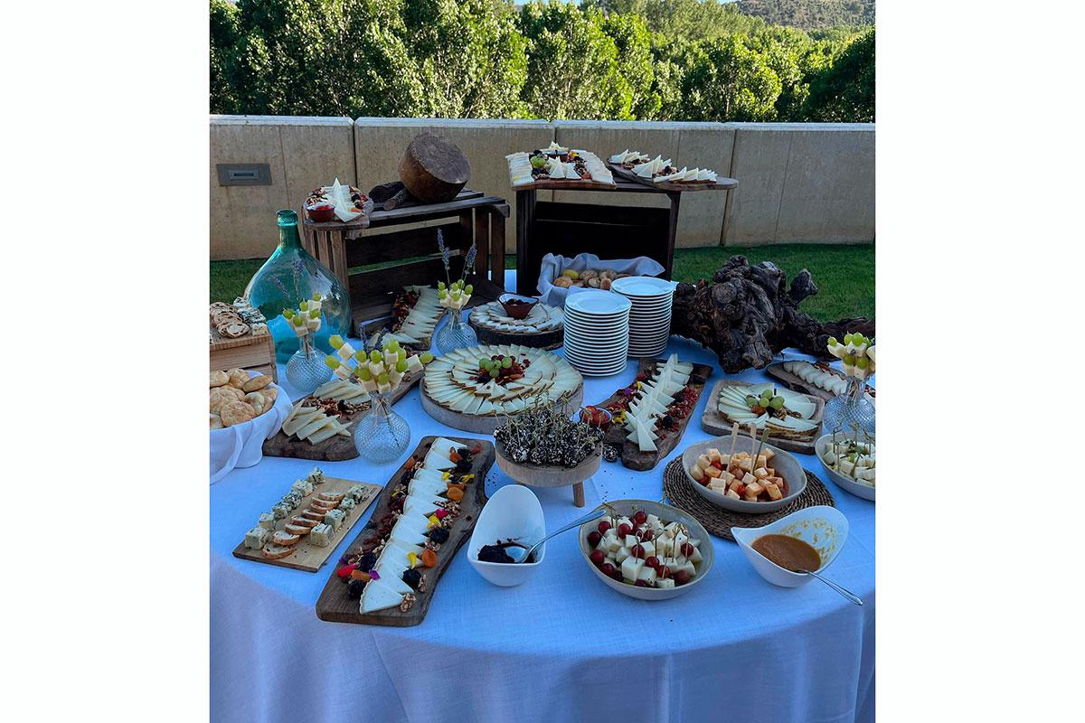 Mesa de degustación de quesos en la boda de Boda Juan García-Gallardo y Teresa Silvestre