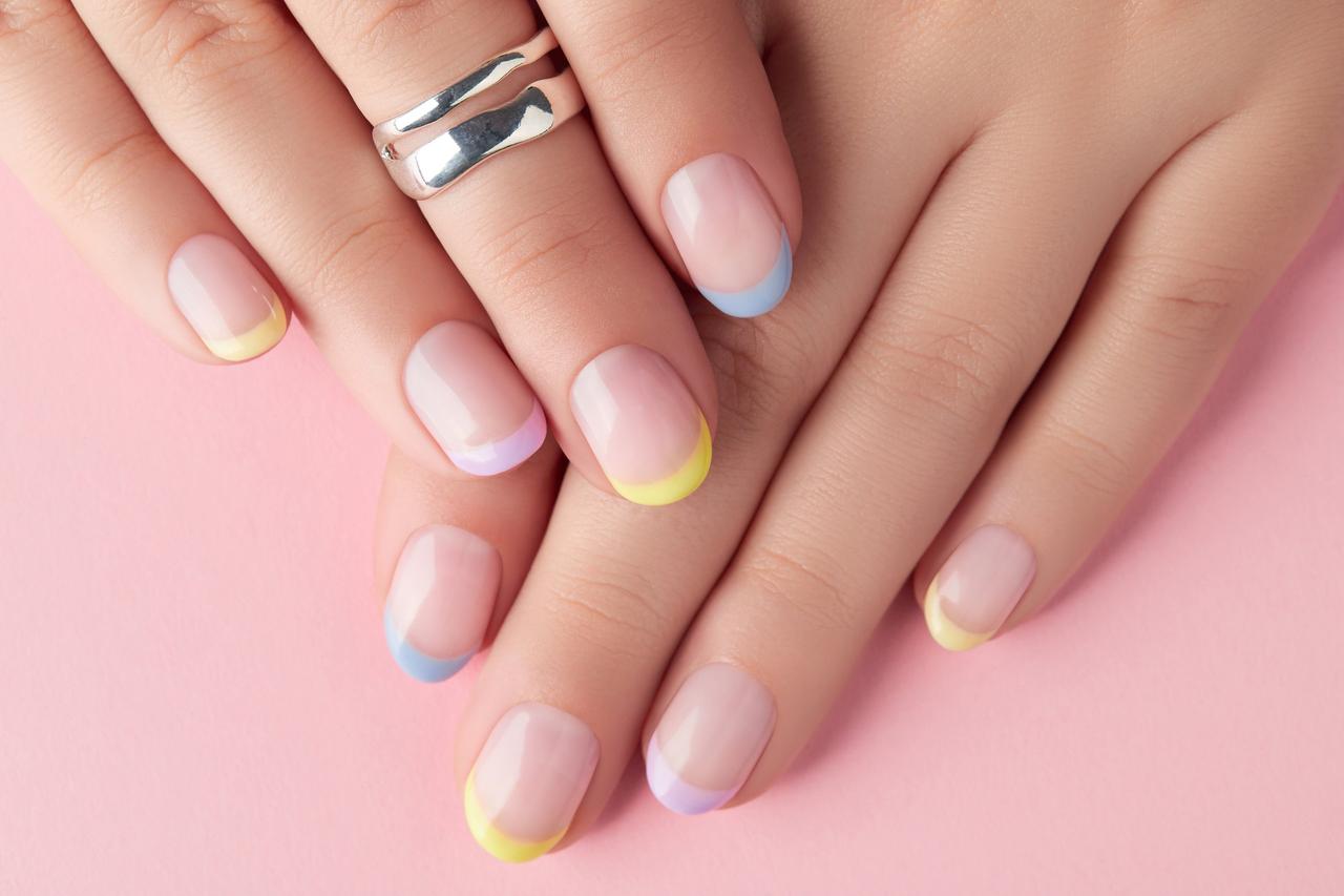 Manicura francesa para novia: un clásico modernizado