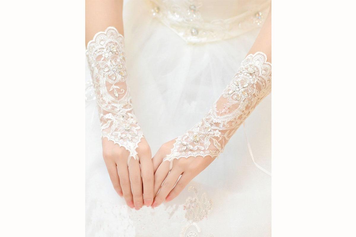 Quiero llevar guantes!: complemento de novia más actual