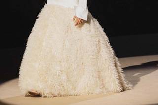 Vestido boda civil con falda vaporosa con camisa