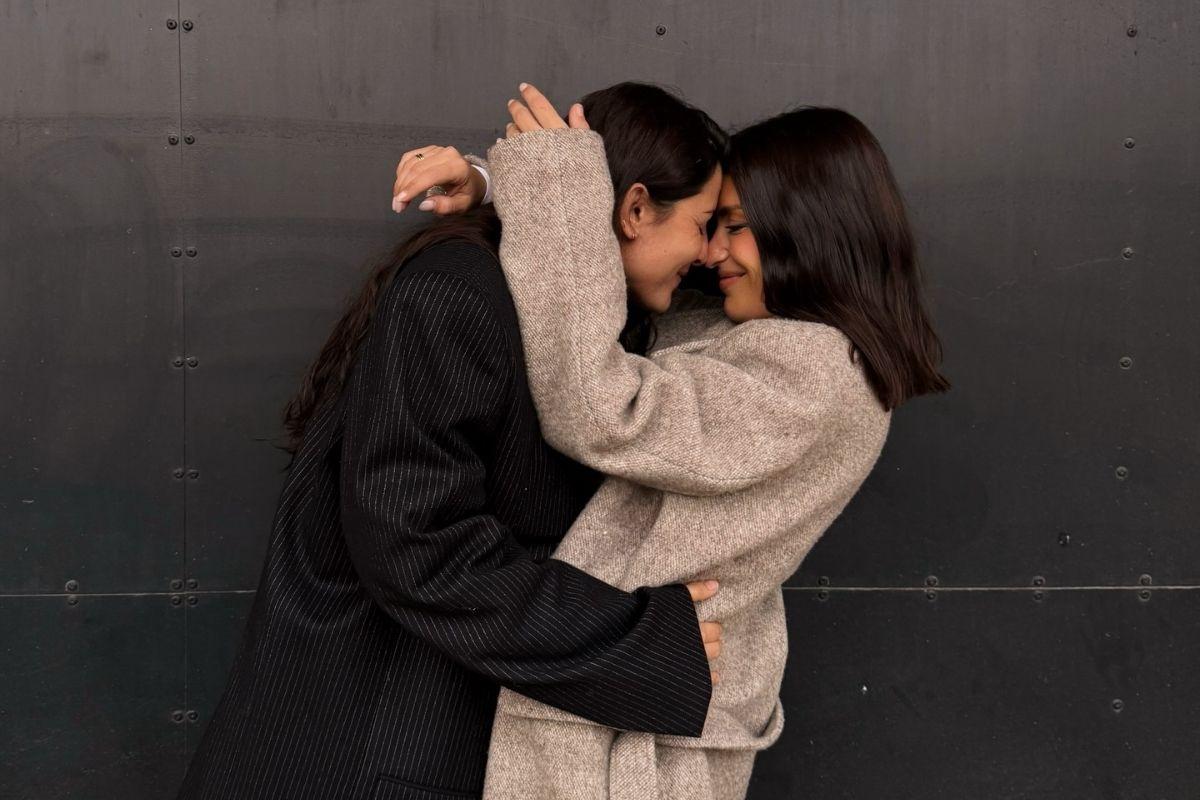 La pareja en una foto romántica
