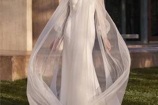 vestidos de novia para mujeres maduras: con capa y lazada de gasa
