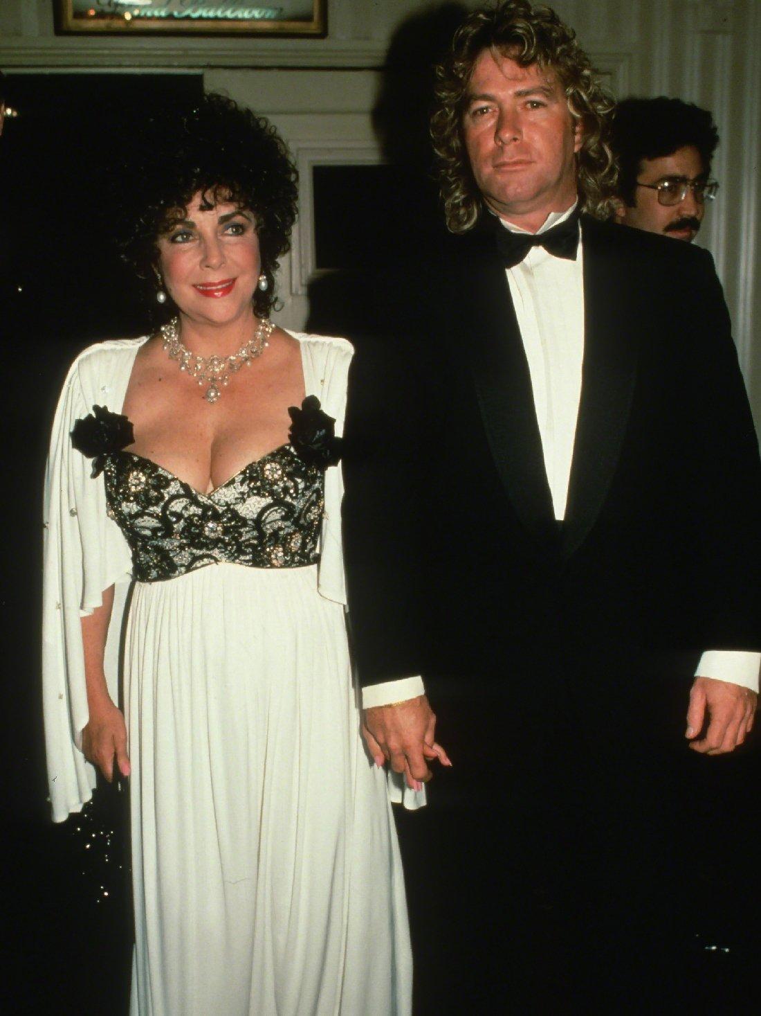 Elizabeth Taylor con un vestido de novia de Valentino