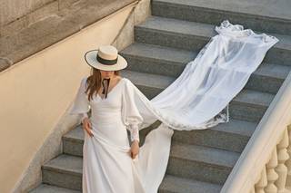 Vestidos de novia con mangas abullonadas y capa