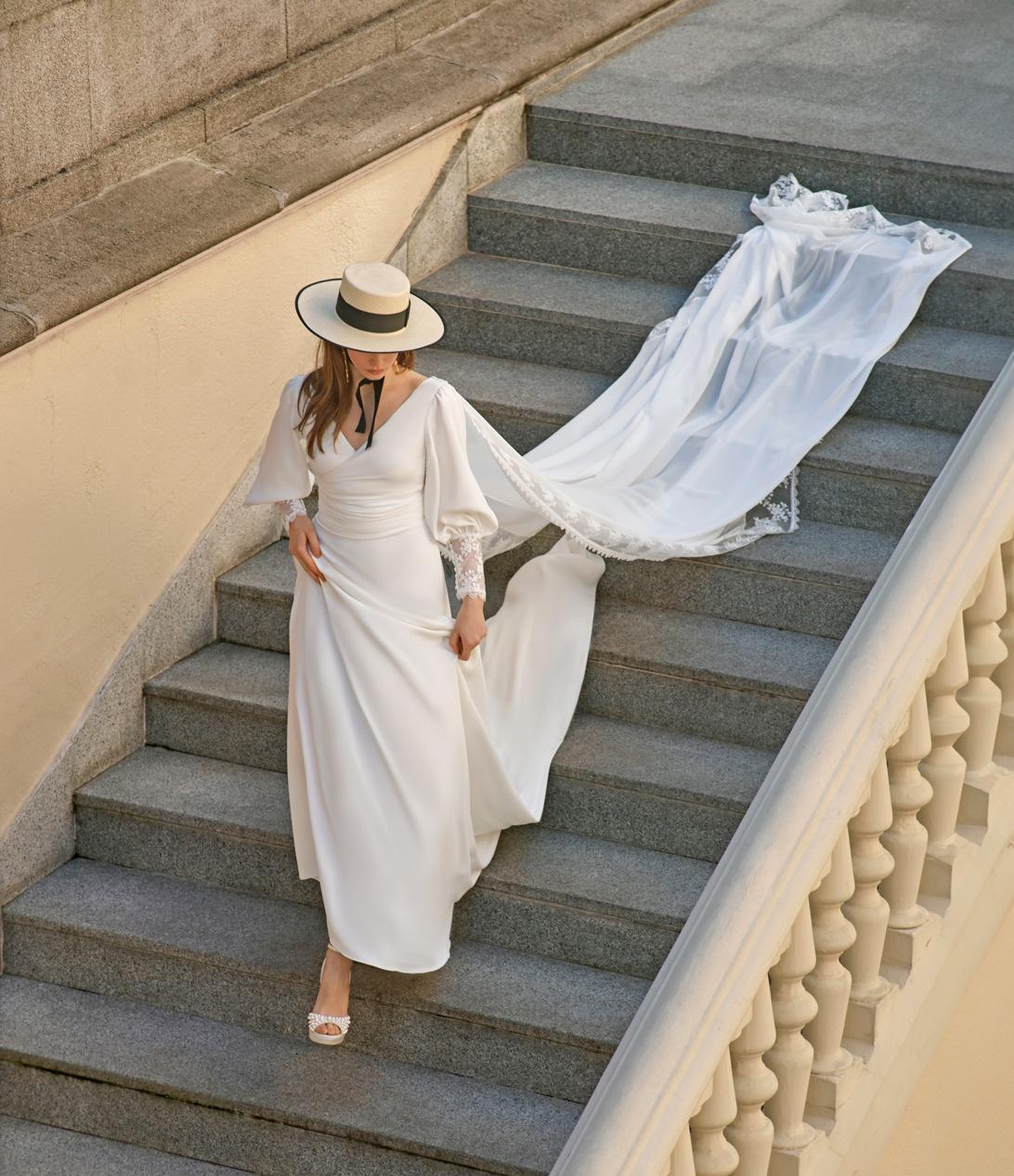 Vestidos de novia con mangas abullonadas y capa