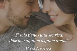 Frases de amor de poetas: Si solo tienes una sonrisa, dásela a alguien a quien amas, de Maya Angelou