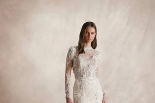 vestidos de novia para mujeres maduras: de encaje con abertura en la pierna