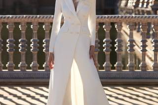 vestidos de novia para mujeres maduras: con pantalón y chaqueta fantasía