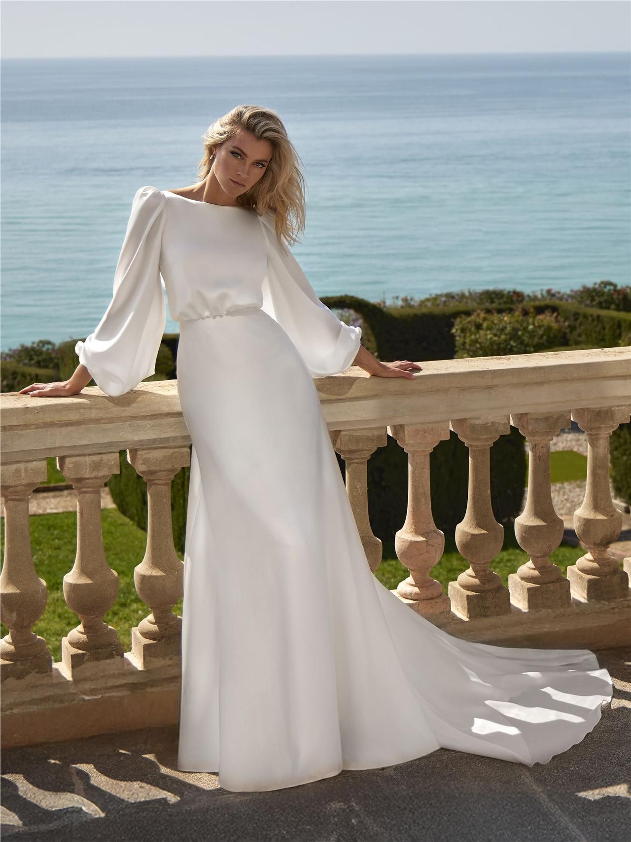 Vestido novia manga larga sencillo, con acabado satinado