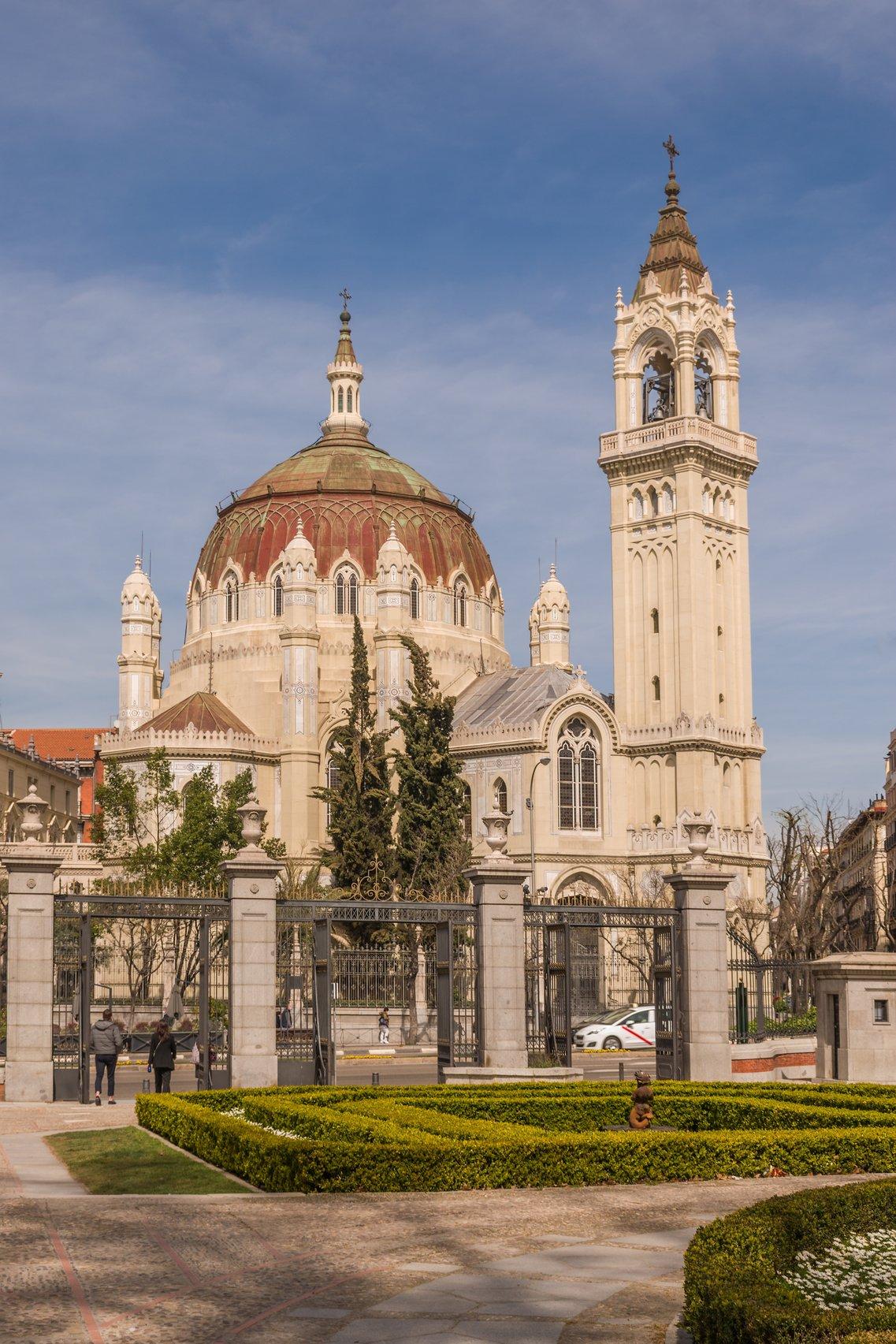 Iglesias Madrid: Iglesia de San Manuel y San Benito