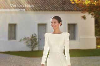 vestidos de novia para mujeres maduras: sencillo, con escote, recto y manga larga