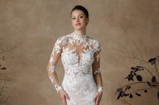 Vestidos de novia con manga larga y encaje que dibuja el efecto tattoo lace en la piel