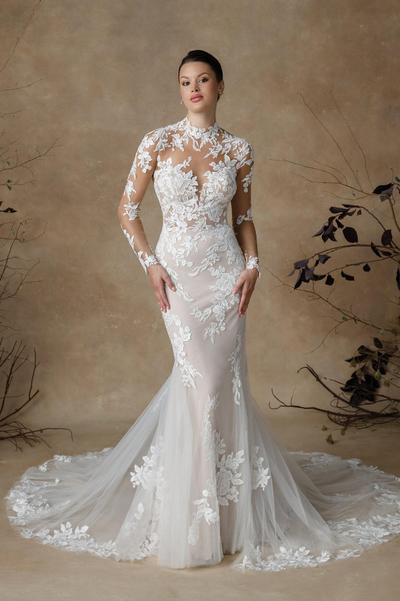 Vestidos de novia con manga larga y encaje que dibuja el efecto tattoo lace en la piel